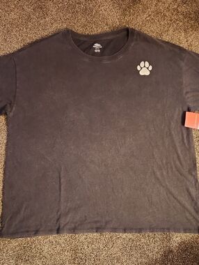 NWT Dog Mom Club - Short Sleeve Tee - Size Large (Oversized)